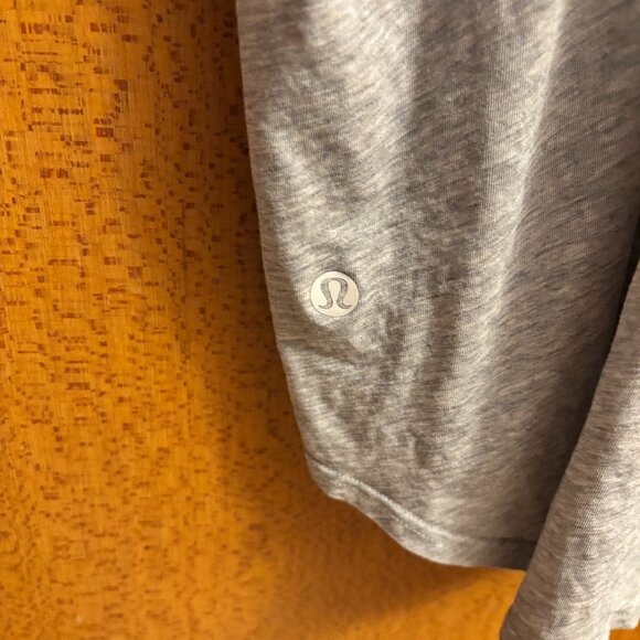 Lululemon Love Tank Pleated - Size 6 - Heather Grey - Picture 4 of 4